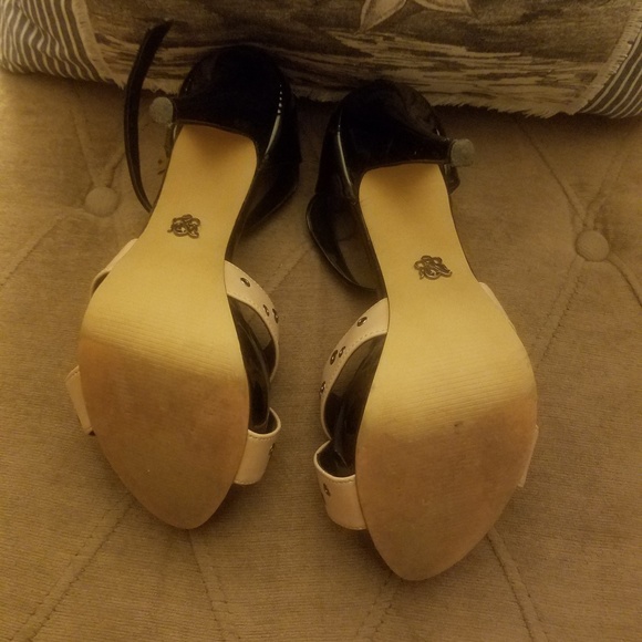 Rock and Republic Hulttan  Rivet Stilettos - Picture 3 of 5